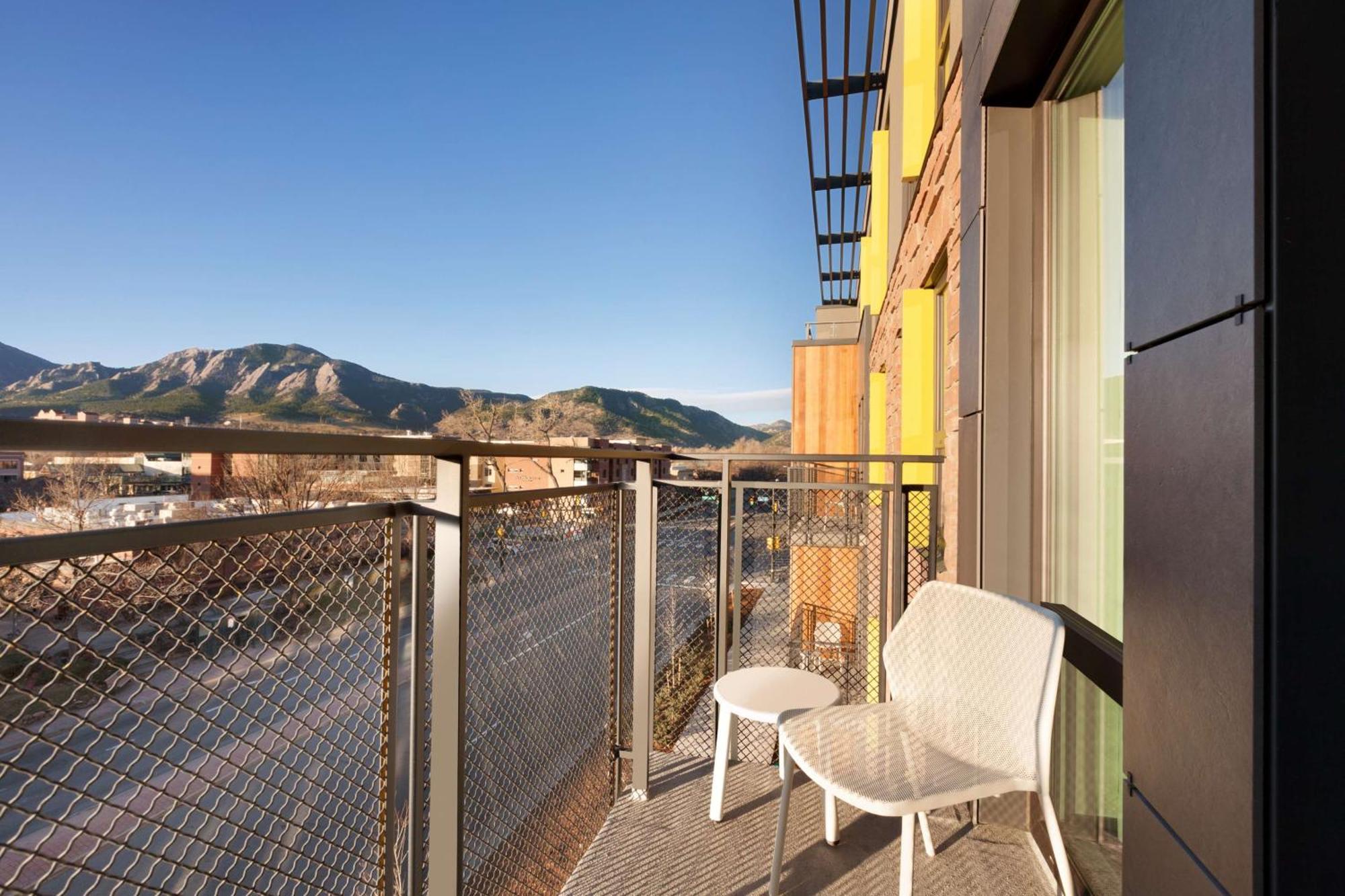 Embassy Suites By Hilton Boulder Esterno foto